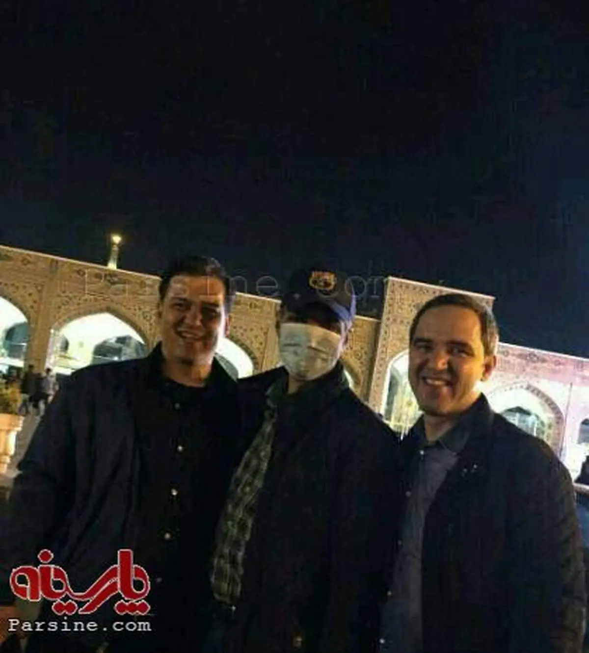 عکس:ترفند عادل فردوسی پور برای شناخته نشدن در حرم امام رضا(ع)