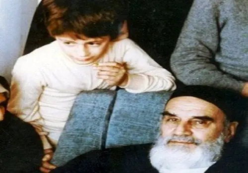 تصاویری از فرزند رهبر انقلاب در حرم امام خمینی(ره)