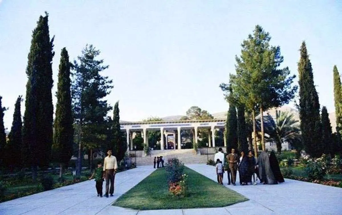 عکس: شیزار، حافظیه - سال 1350