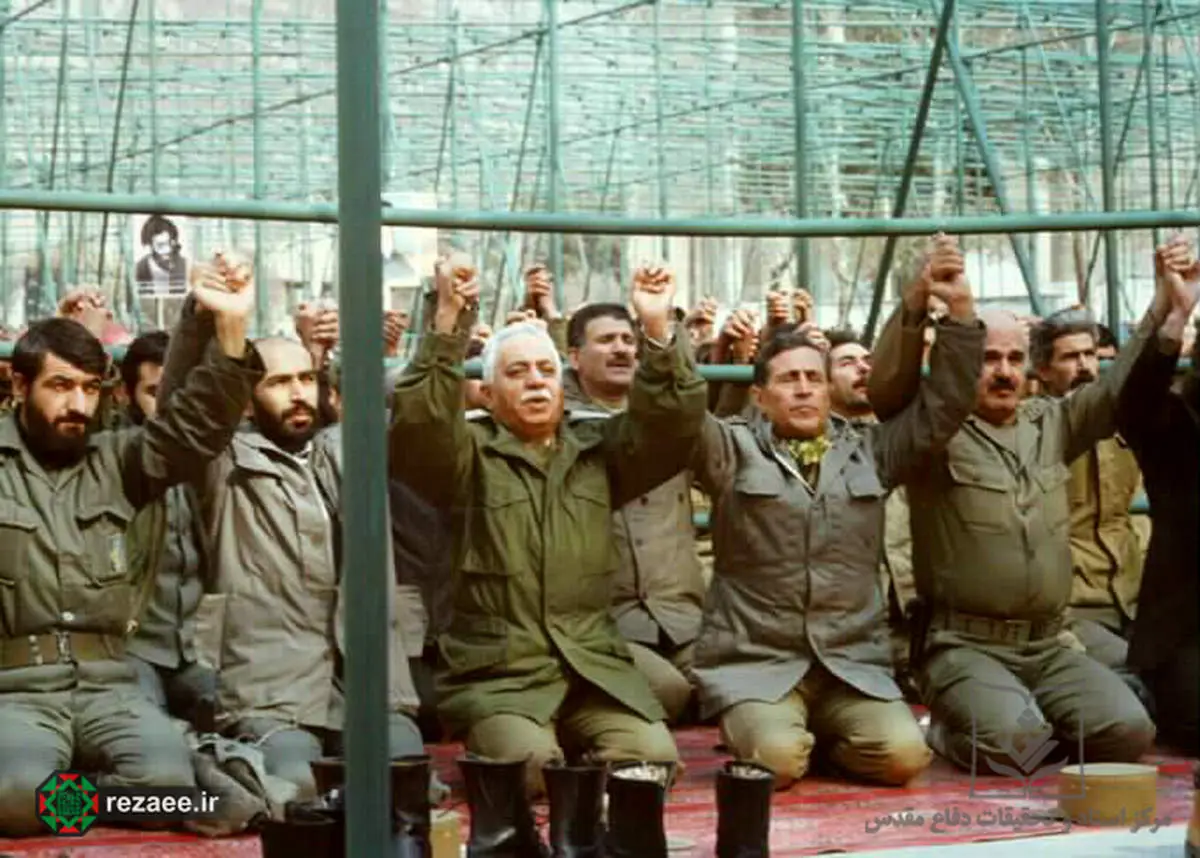 عکس:حضور فرماندهان ارشد ارتش در نماز جمعه/۱۳۶۰