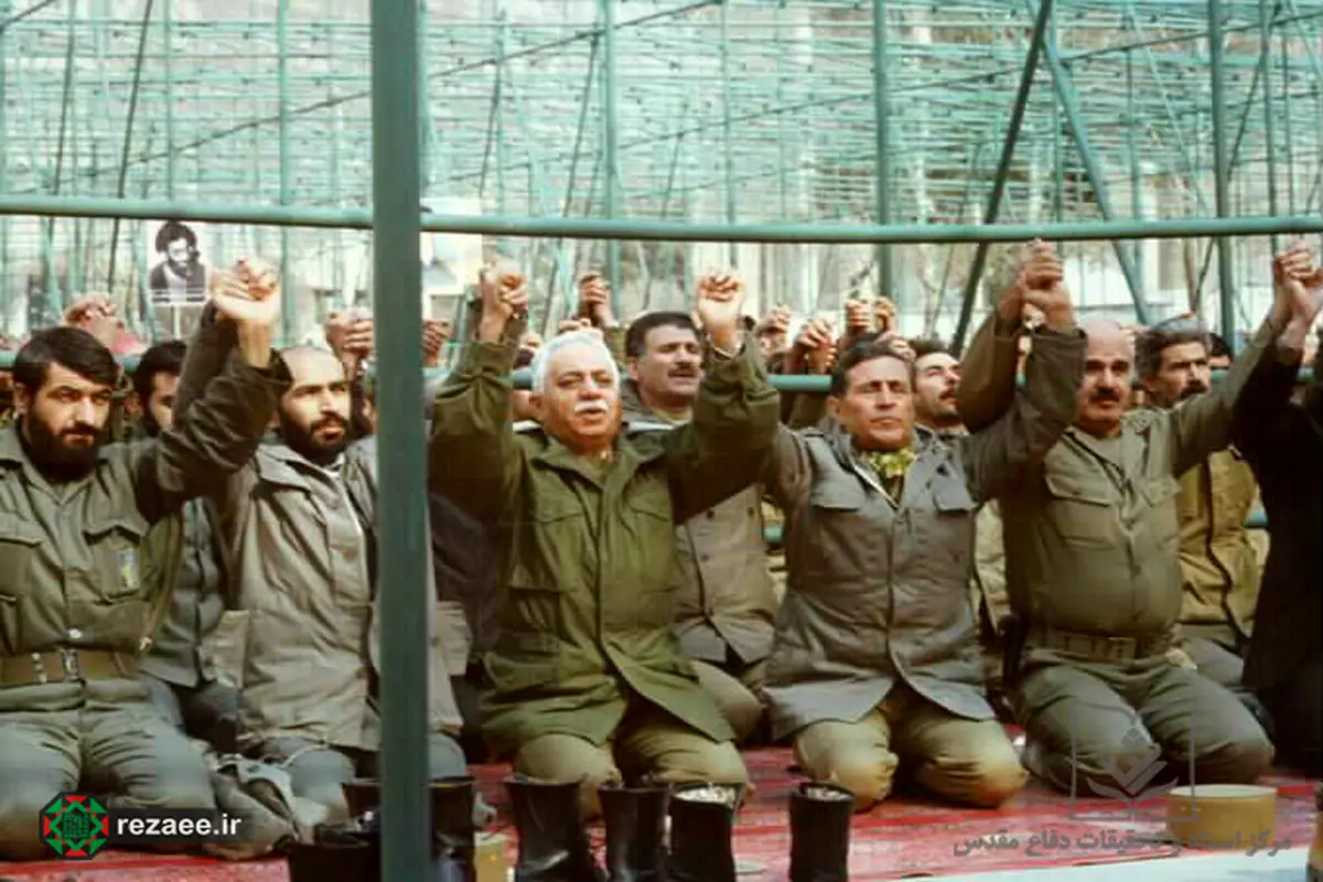 عکس:حضور فرماندهان ارشد ارتش در نماز جمعه/۱۳۶۰