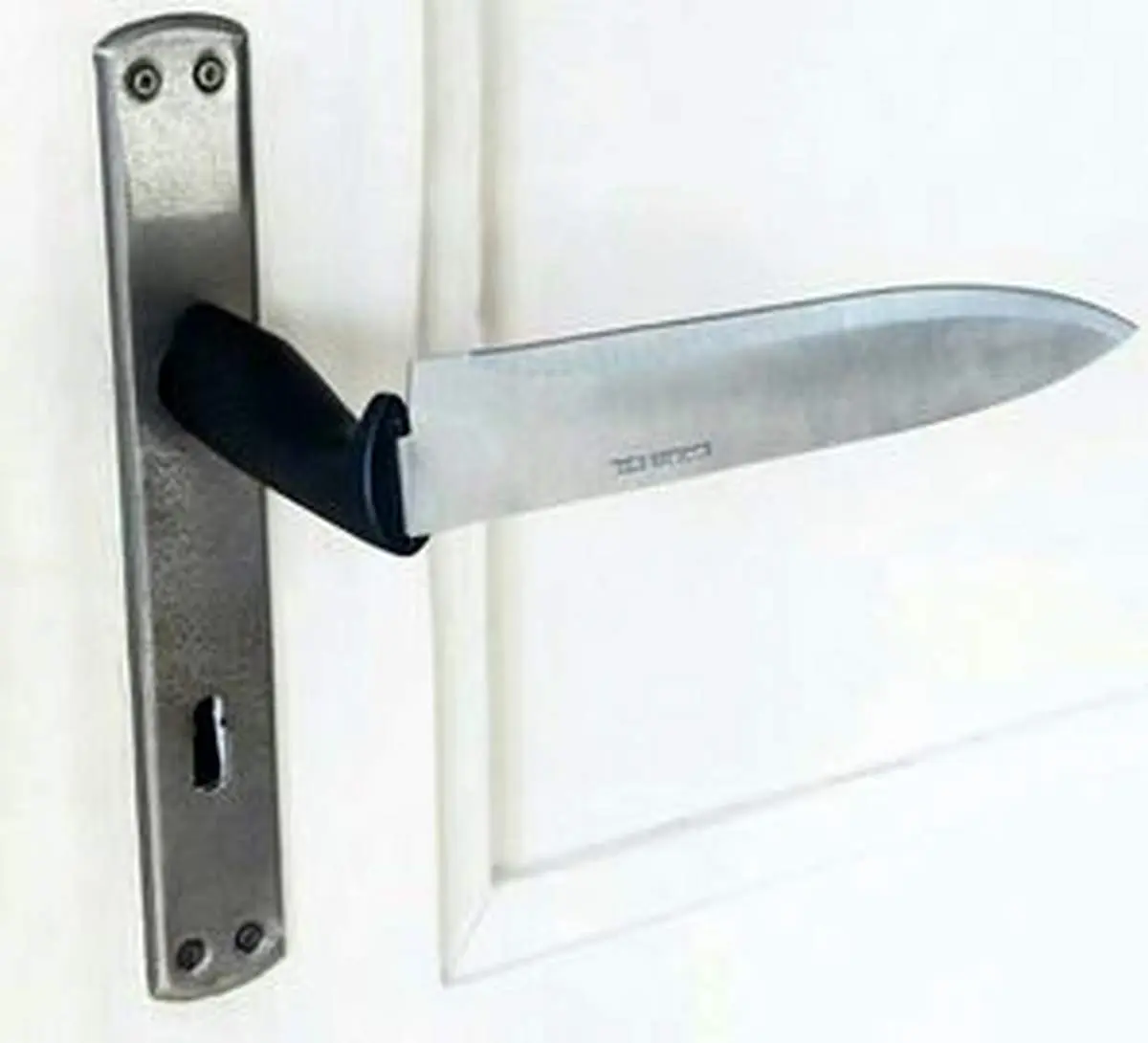 ۱۱ خصوصیت که همکار شما یک بیمار روانی است