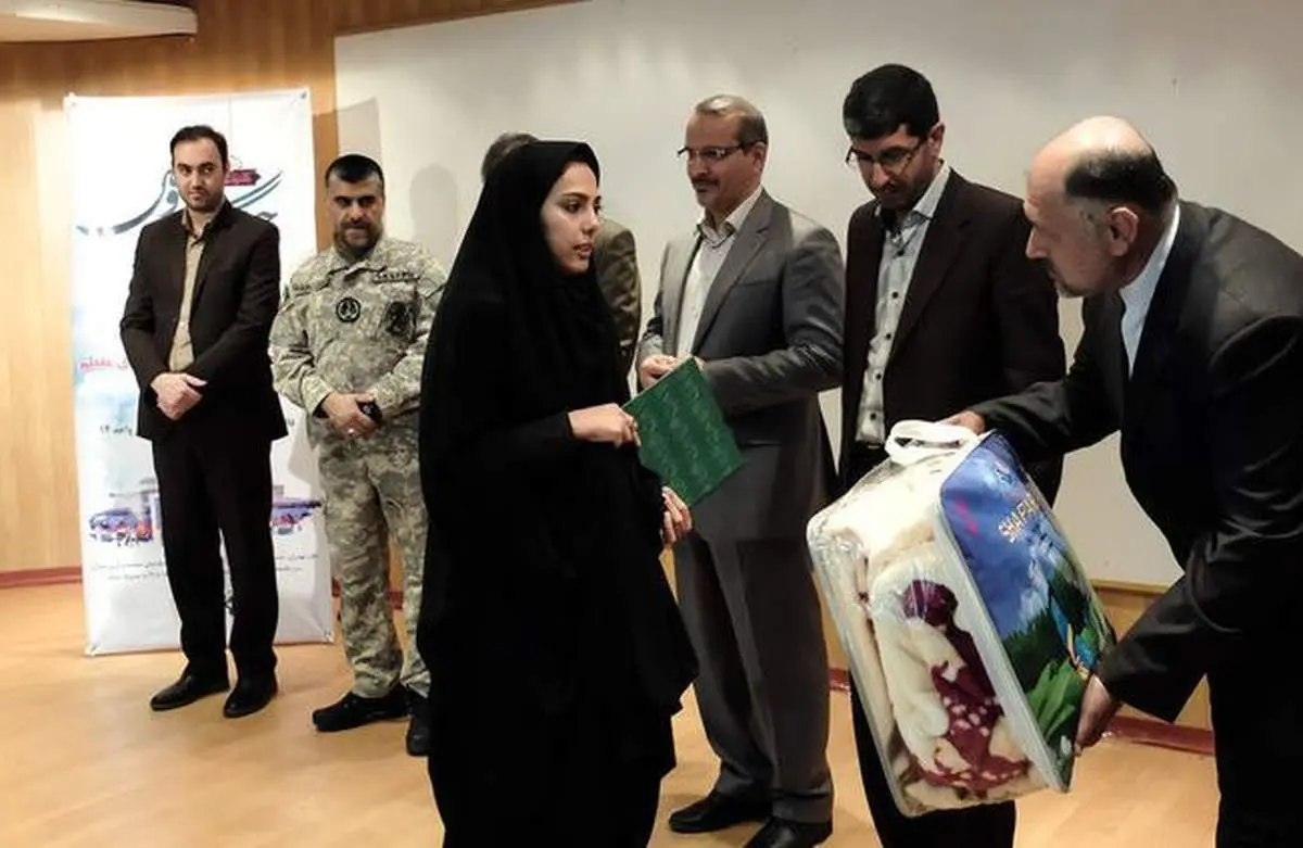 وقتی افراد "کوچک" متولی تکریم از خانواده شهدا می شوند!