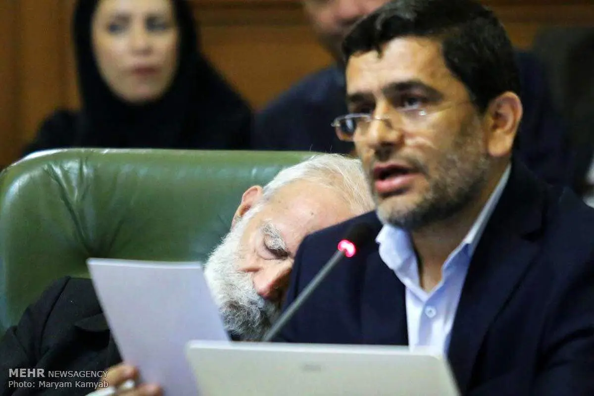 عکس:خواب عضو سالخورده شورای شهر تهران در جلسه رسمی