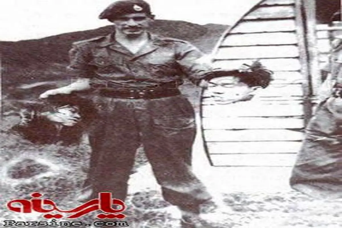 عکس یادگاری سرباز انگلیسی با سر بریده دو مبارز