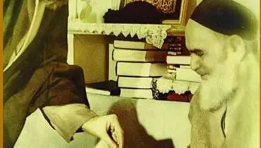 درخشش یک عکس روی دیوار خانه رهبری