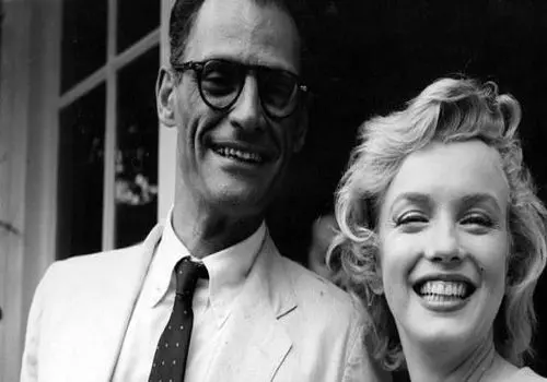 خانه زوج هنرمند در جنگ آسیب دید