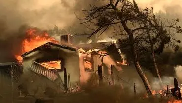 بی خانمانی صدها نفر در آمریکا در اثر سیل و ادامه آتشسوزی
