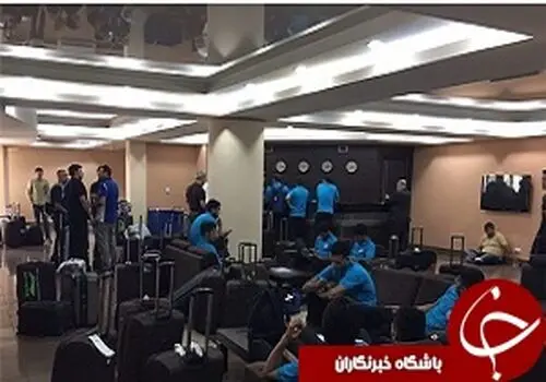 ورود کاروان استقلال به هتل محل اقامت این تیم در اراک+ فیلم