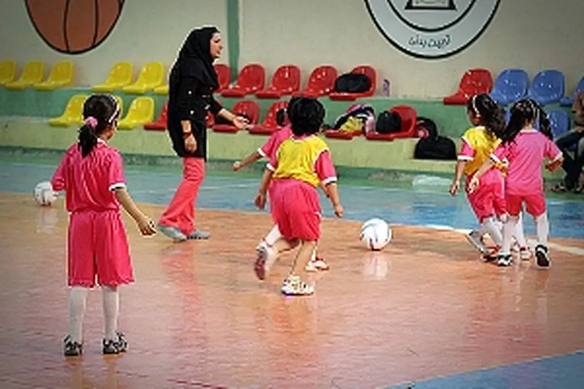 اولین مدرسه ی فوتبال دختران در زنجان