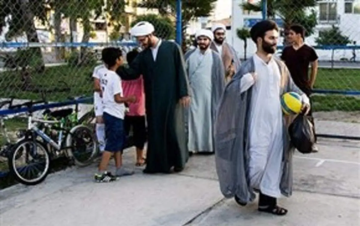 تبلیغ طلبه ها در ساحل+عکس