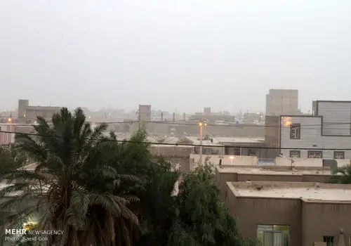 لحظه ورود طوفان شن روز گذشته به سرخس+ فیلم