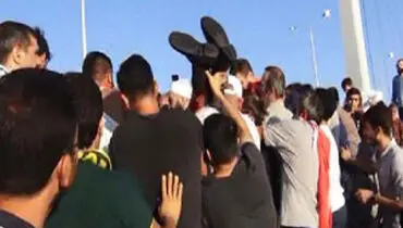 حامیان اردوغان یک سرباز را سر بُریدند
