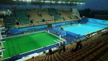 تغییر رنگ آب استخر شنای المپیک (عکس)