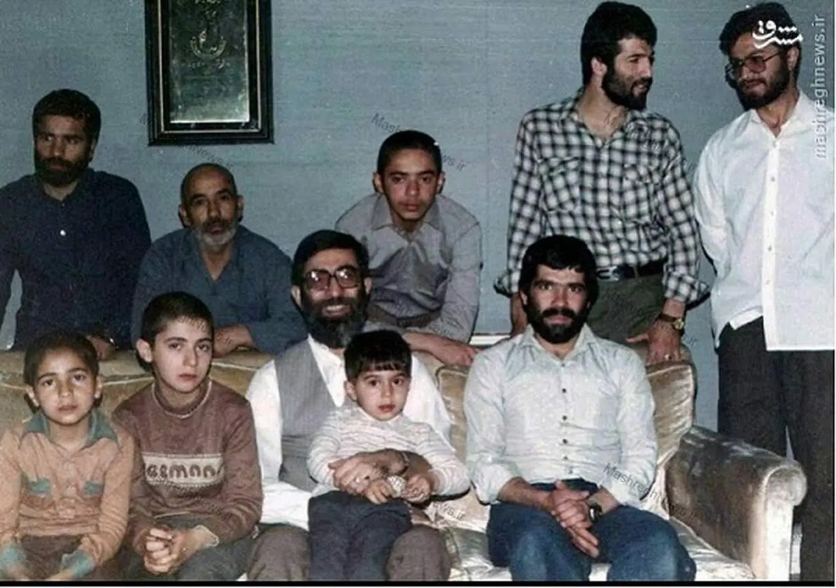 تصویری دیده نشده از رهبر انقلاب و فرزندانشان