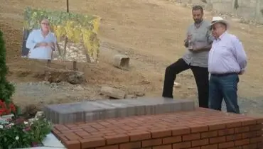نصب سنگ مزار عباس کیارستمی