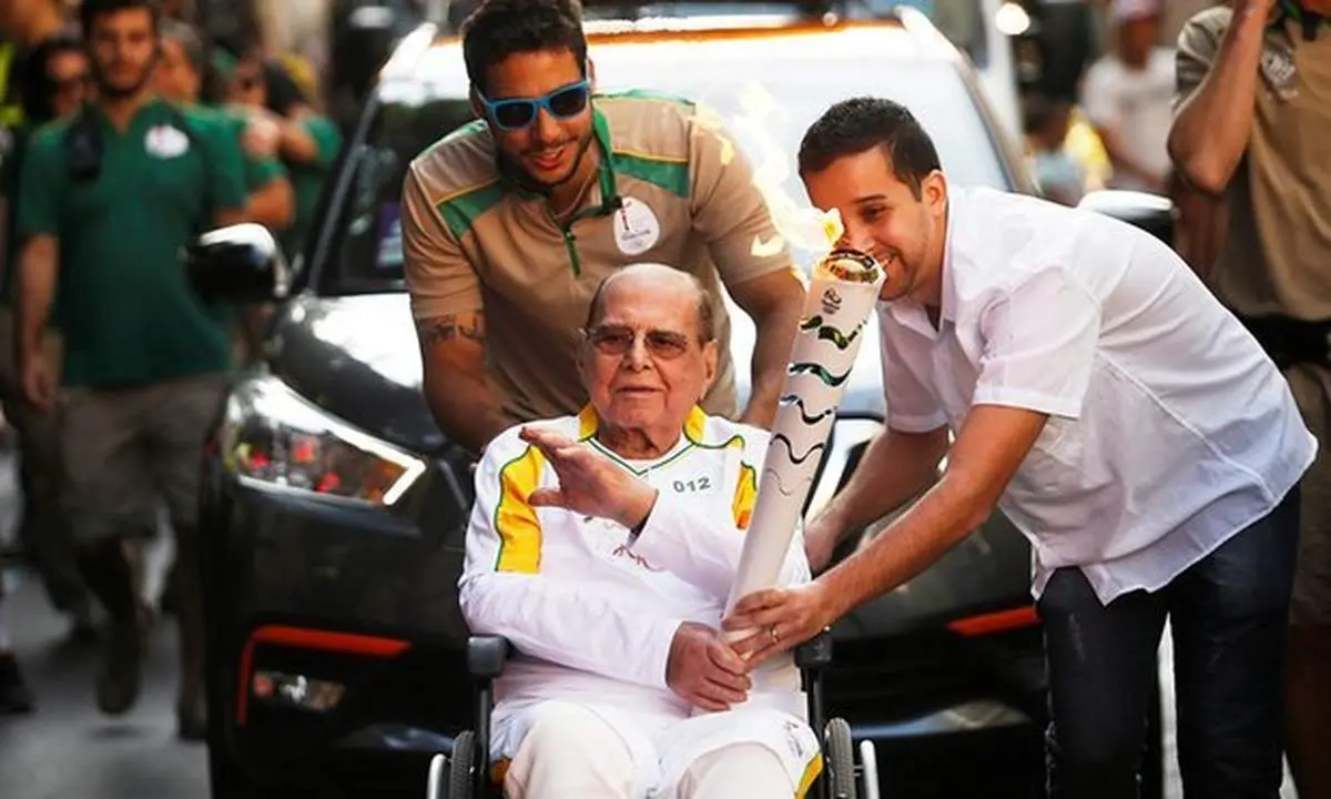 حمل کننده مشعل المپیک درگذشت