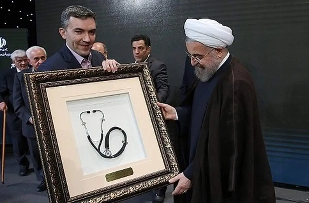 هدیه پزشکان به رییس جمهور