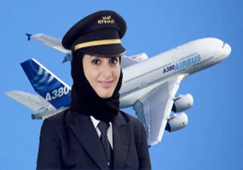 مهارت خلبان زن اماراتی در هدایت هواپیمای ایرباس+ فیلم