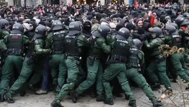 پلیس با تظاهرکنندگان ضداسلامی در برلین درگیر شد