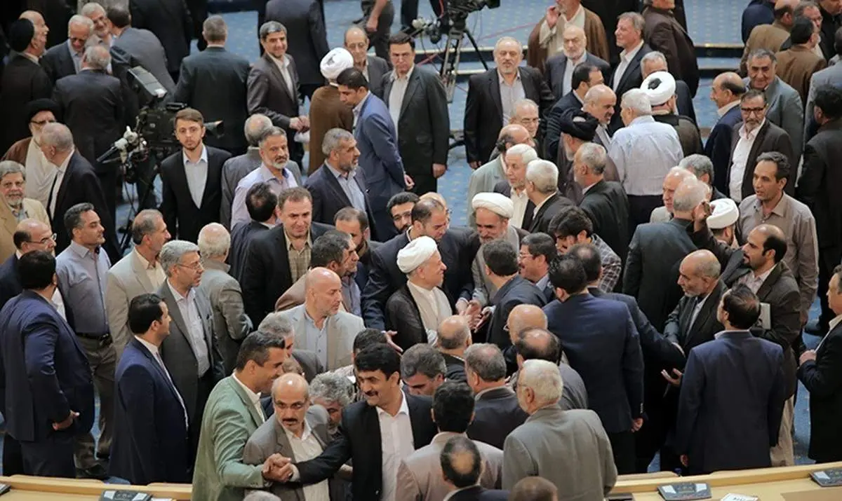 بازار داغ احوالپرسی با آیت‌الله هاشمی
