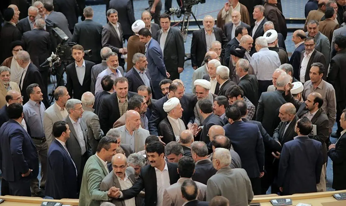 بازار داغ احوالپرسی با آیت‌الله هاشمی