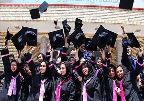 تأثیر درآمد بالای بلاگرها بر نگاه جوانان به تحصیلات دانشگاهی