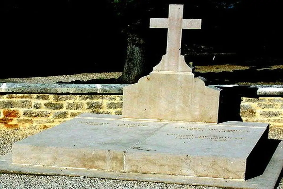 عکس: قبر ژنرال شارل دوگل، قهرمان ملی فرانسه