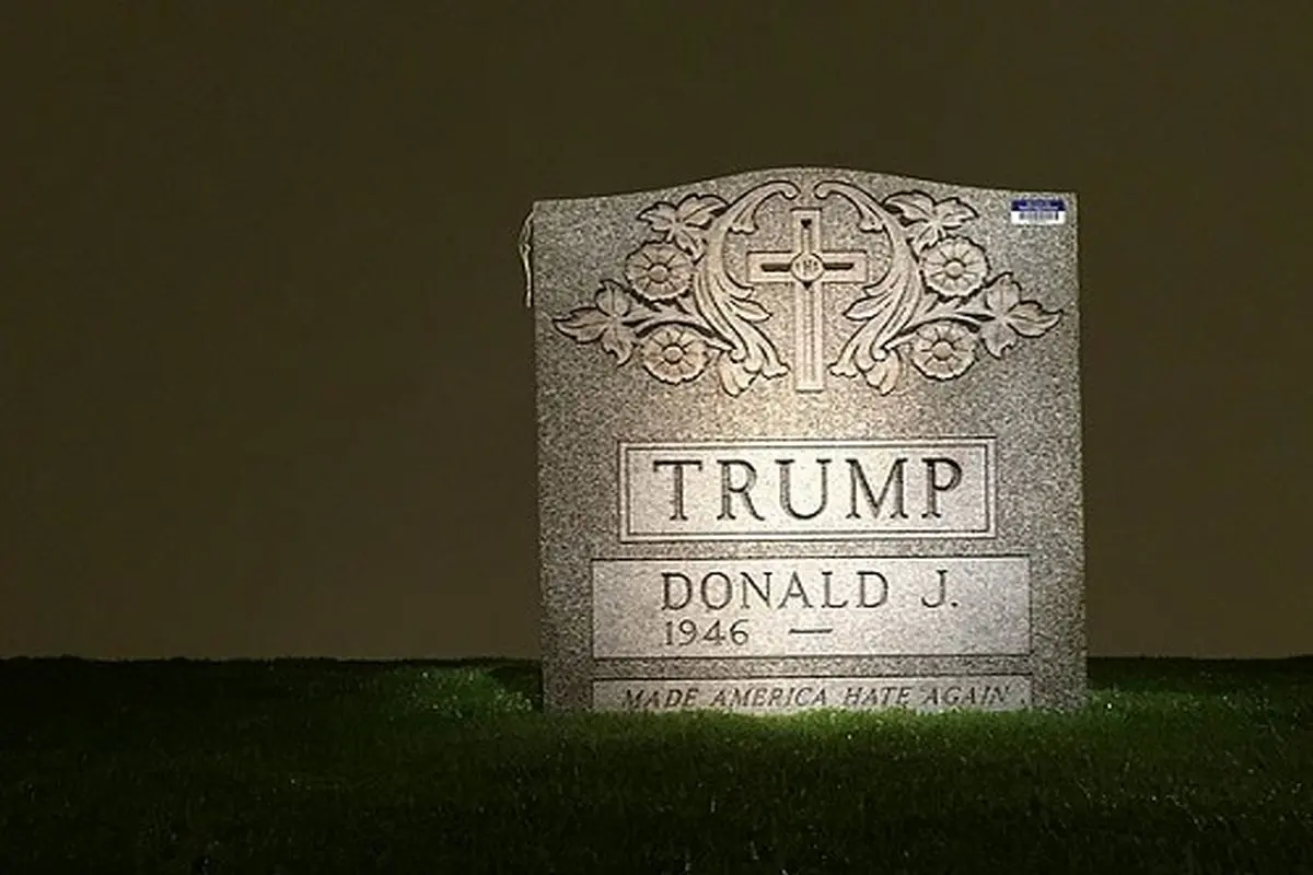 سنگ قبر ترامپ هم تراشیده شد