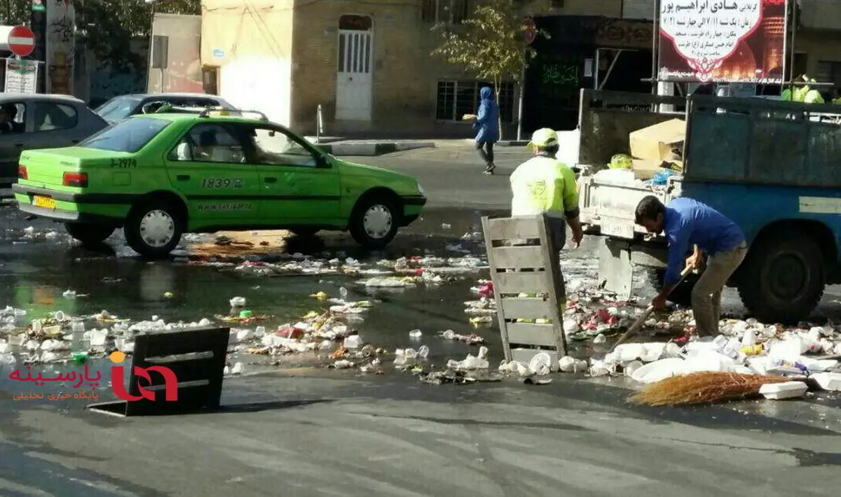 یکی از معابر تهران بعد از توزیع نذری!