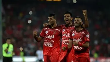 پرسپوليس با آتش نفت صدرنشين شد