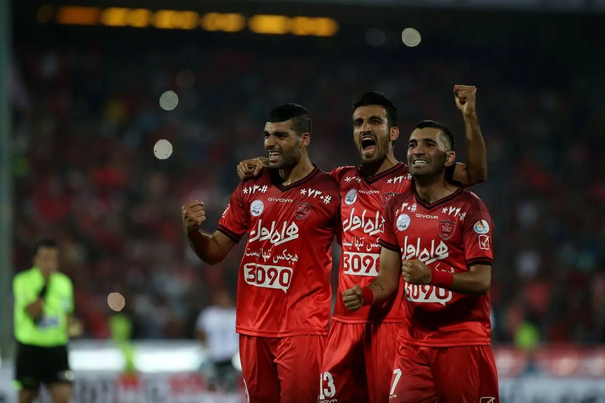 پرسپوليس با آتش نفت صدرنشين شد