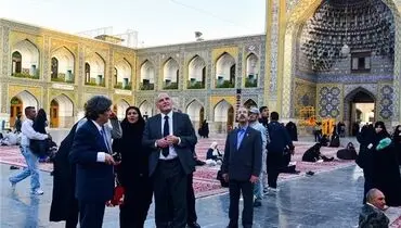 تشرف سفیر سوئیس در ایران به حرم مطهر رضوی