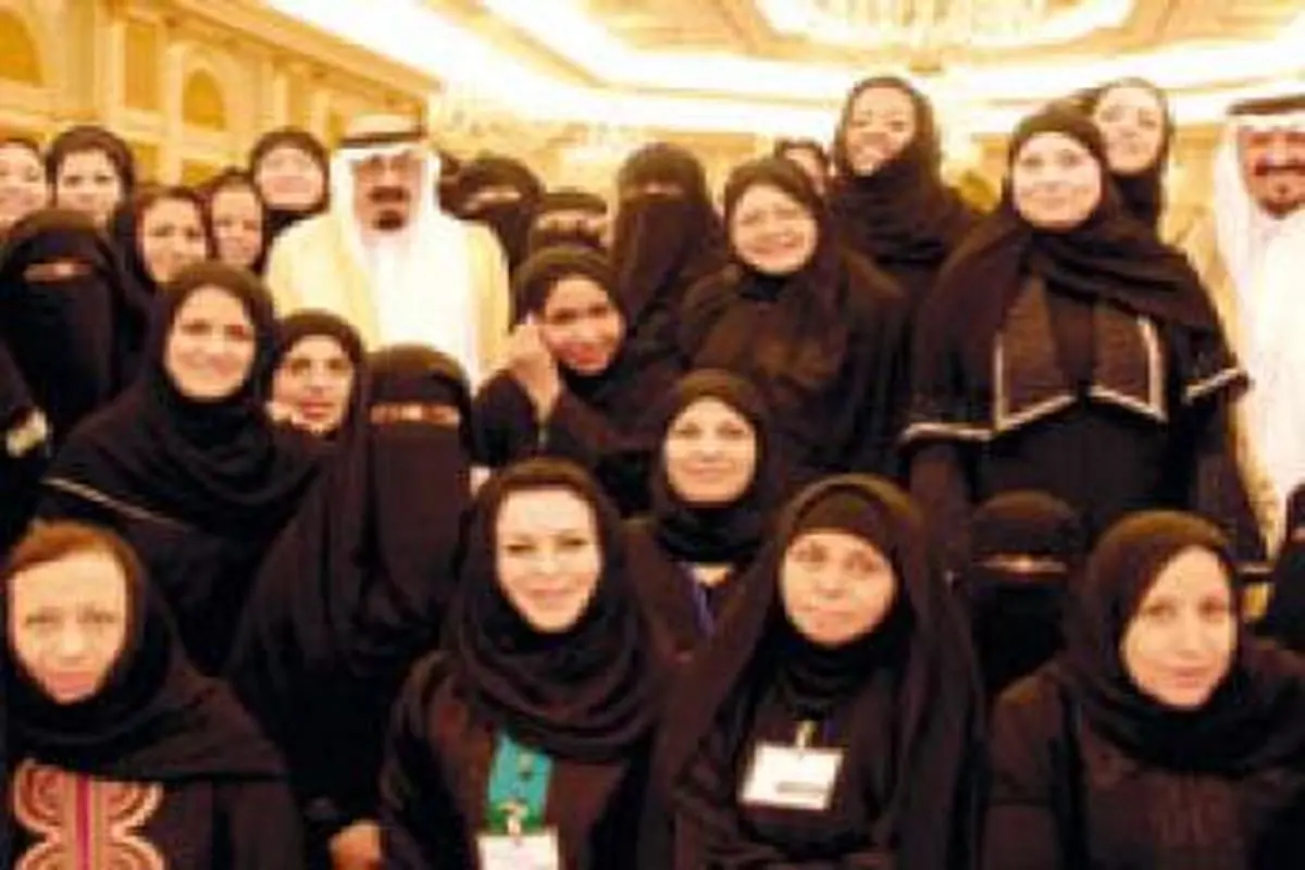 عکس بی سابقه ملک عبدالله پادشاه عربستان با گروهی از زنان