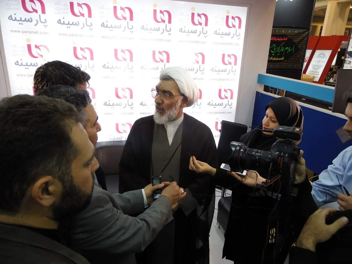 وزیر دادگستری در پارسینه از موفقیتهای خود گفت