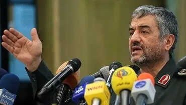 انقلاب همیشه از داخل ضربه خورده است