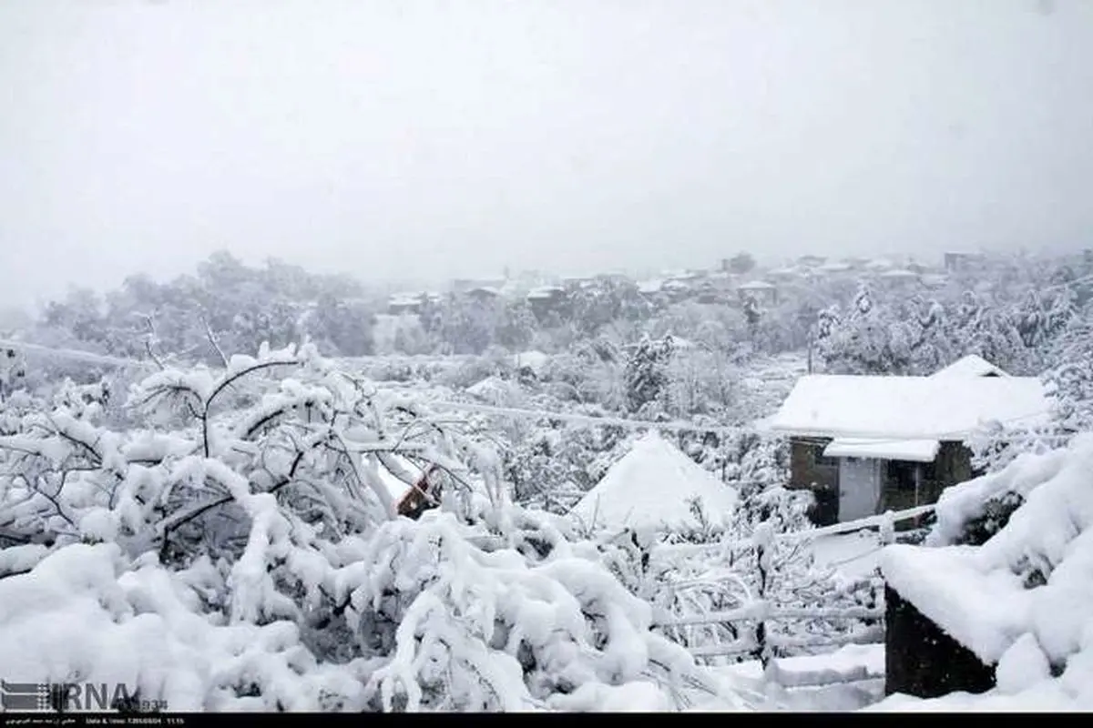 بارش سنگین برف پائیزی در مازندران