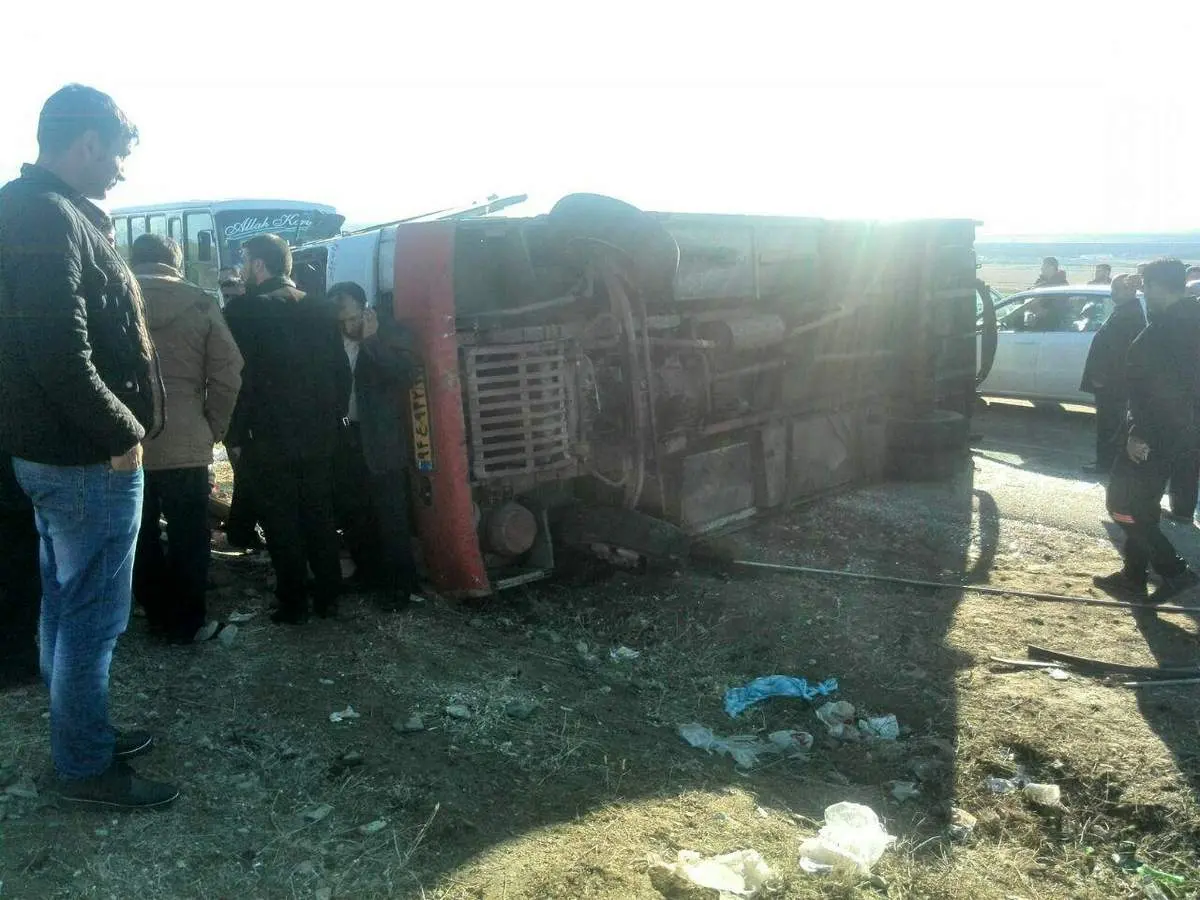 واژگونی مینی بوس فرهنگیان در ارومیه