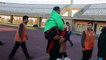 روش جالب حمل مصدوم در فوتبال +عکس