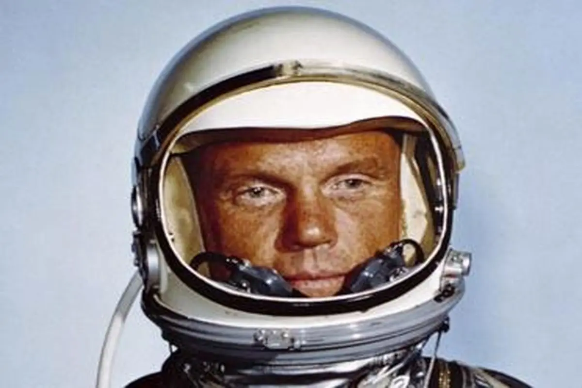 درگذشت جان گلِن، نخستین فضانورد آمریکایی در مدار زمین