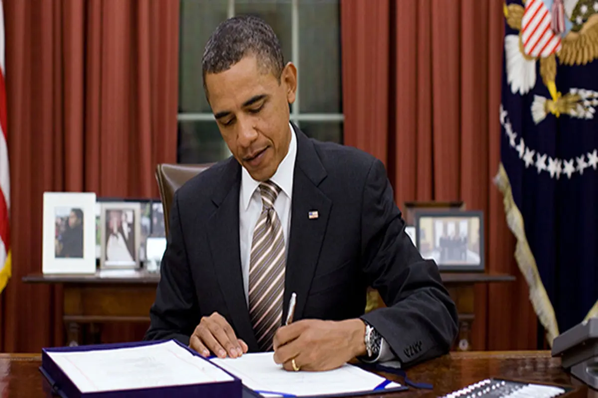اوباما تمدید قانون تحریمهای ایران را امضا خواهد کرد