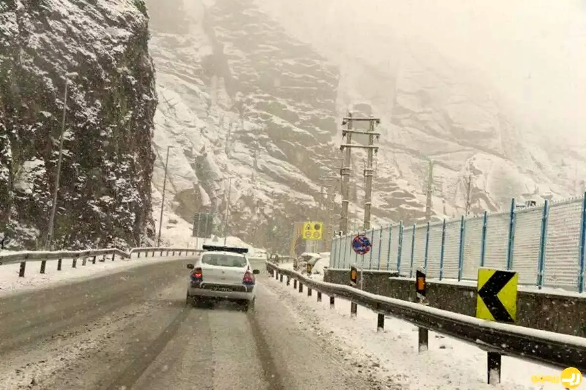 مسدود شدن جاده کندوان به دلیل بارش سنگین برف
