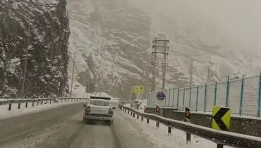 مسدود شدن جاده کندوان به دلیل بارش سنگین برف 
