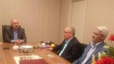 بازدید مدیراستانی بانک ایران زمین از صنایع شیمیایی کرمان