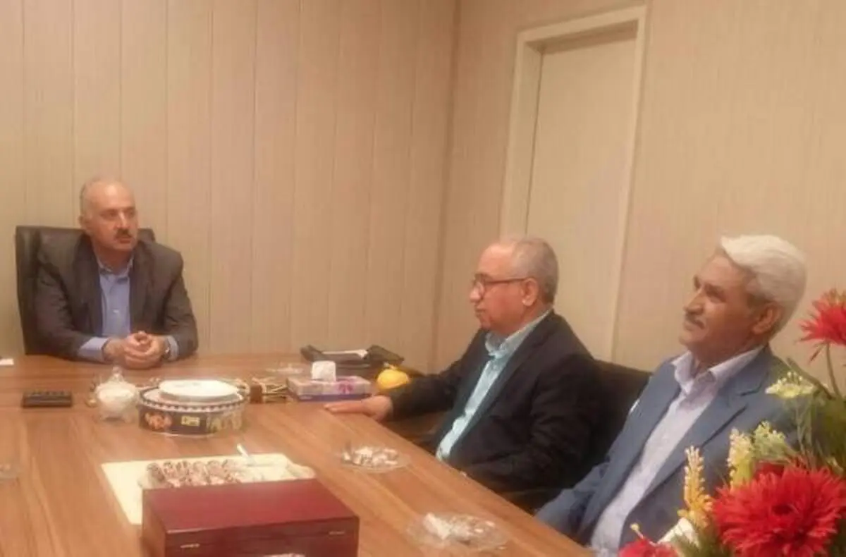 بازدید مدیراستانی بانک ایران زمین از صنایع شیمیایی کرمان
