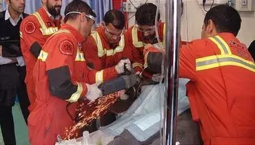انگشتان شاگرد کبابی در چرخ گوشت ماند +عکس