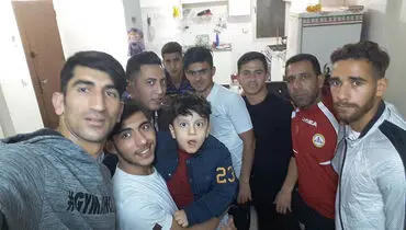 دروازه‌بان پرسپولیس در میهمانی شب‌یلدا + عکس