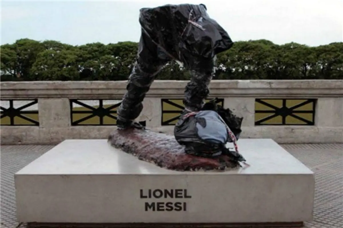 مجسمه مسی تخریب شد +عکس