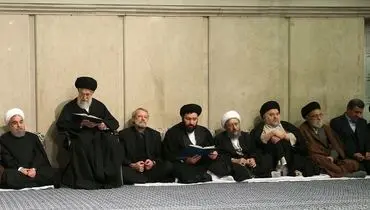 حضور احمدی‌نژاد در مراسم ترحیم آیت‌الله هاشمی /عکس