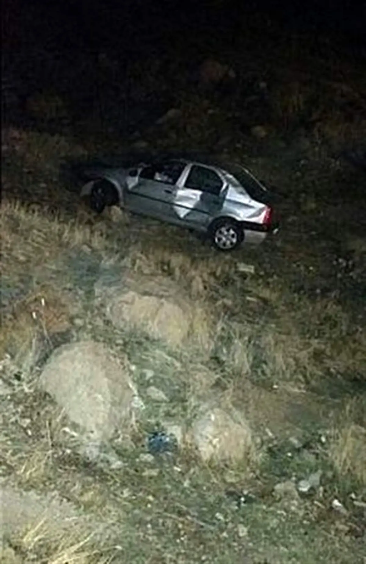 سقوط خودرویی به دره در شرق تهران +تصاویر